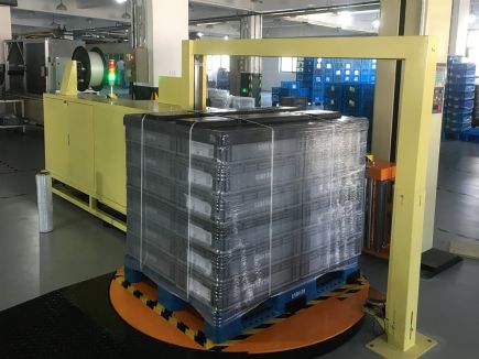 穿（chuān）劍式棧板打包機